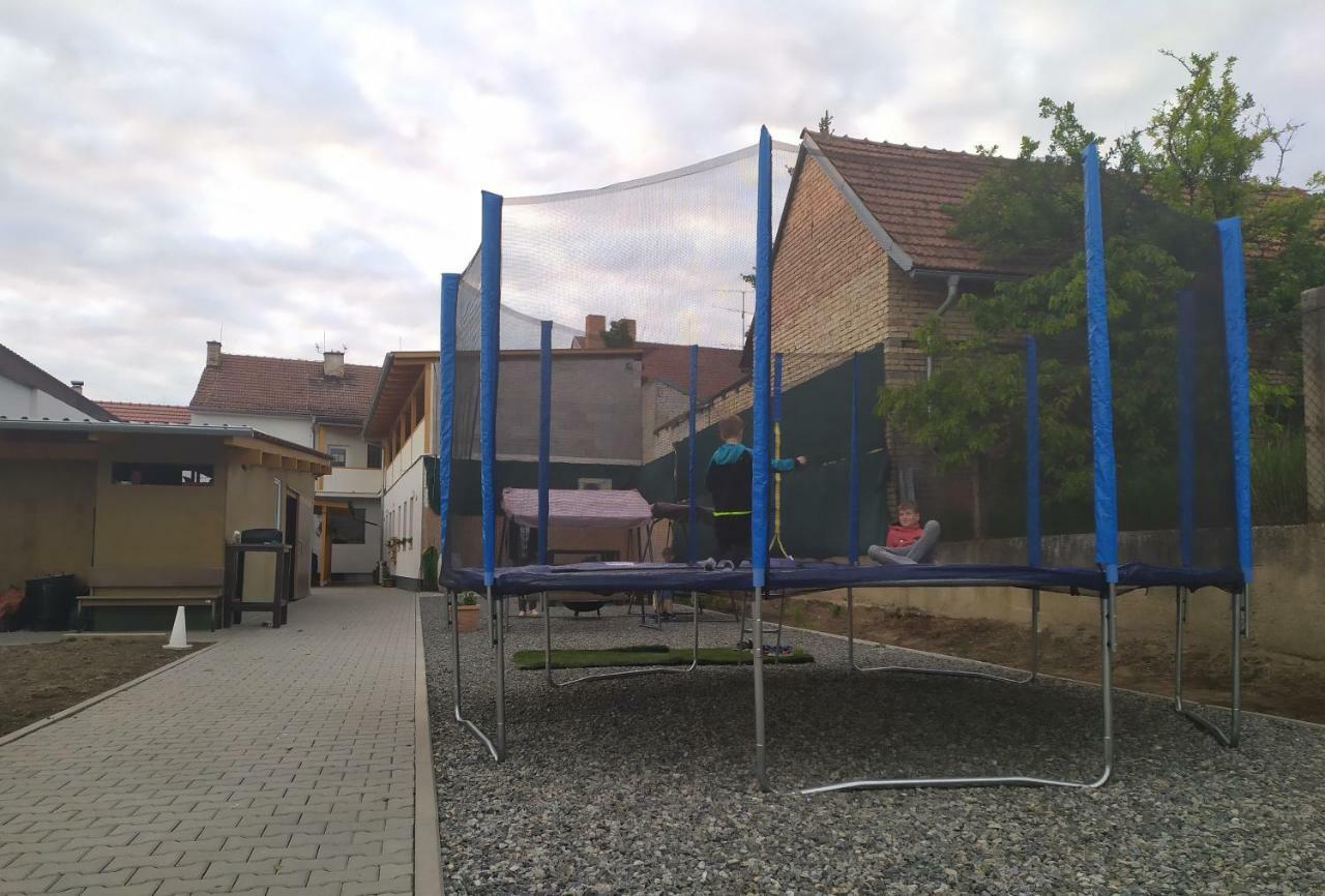 克里美茨民宿 Hustopeče 外观 照片